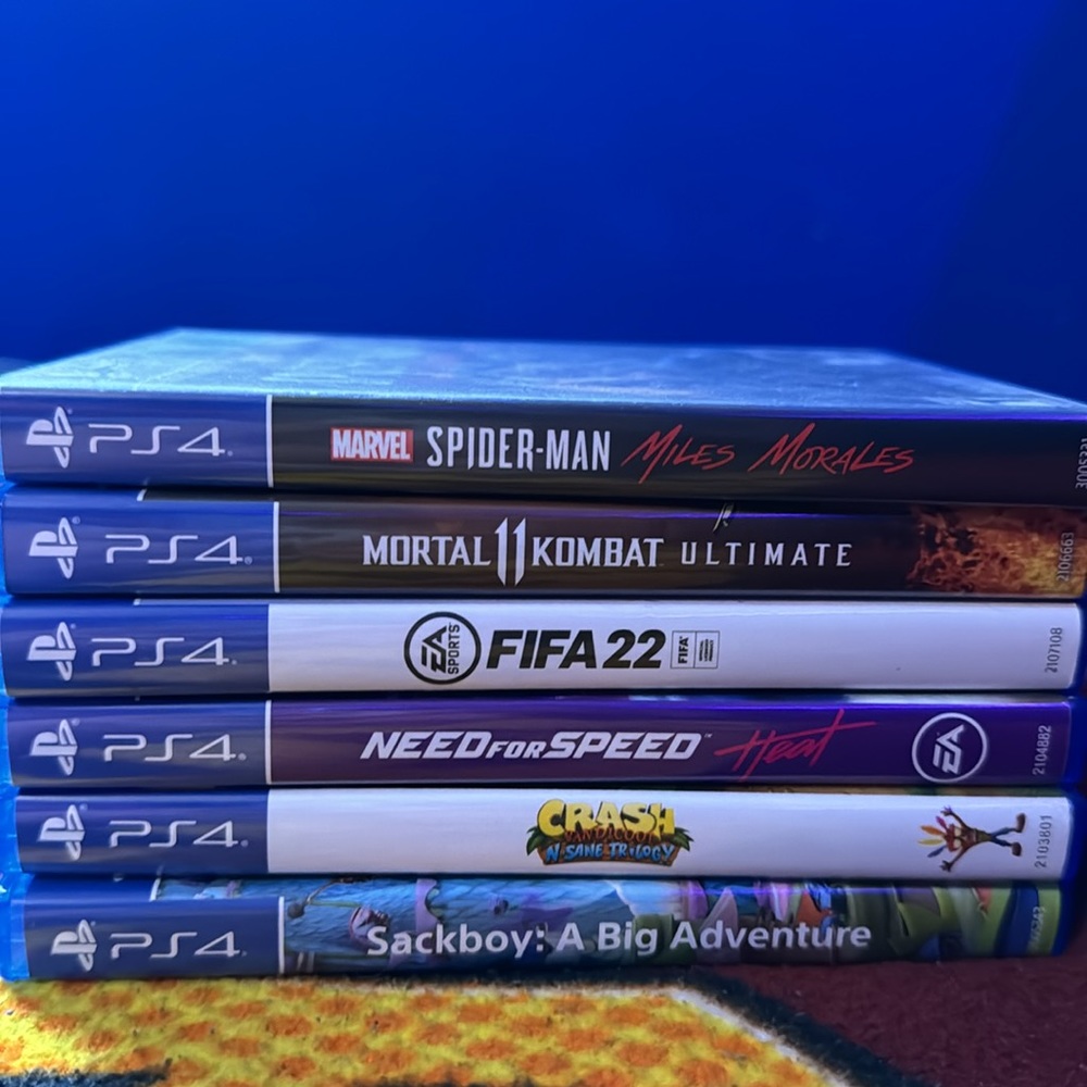 PS4 - Picture 2 of 2
